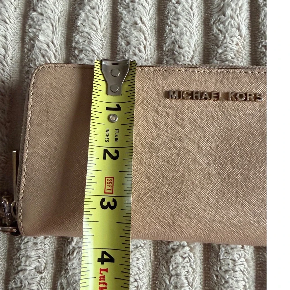 Michael‎ Kors Jet Set Travel Saffiano Leather Zip Around Wristlet Wallet Beige